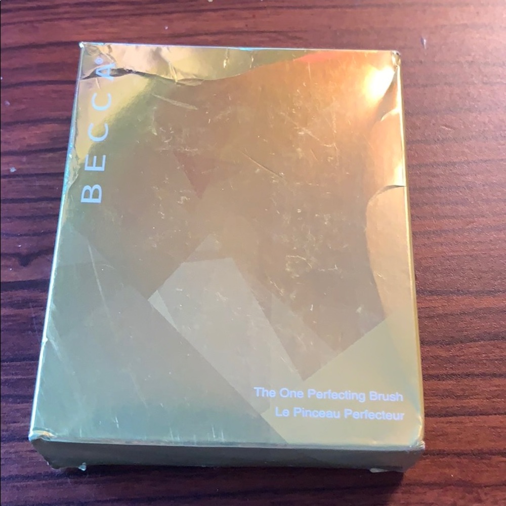 Becca The One Perfecting Brush Gold Edition